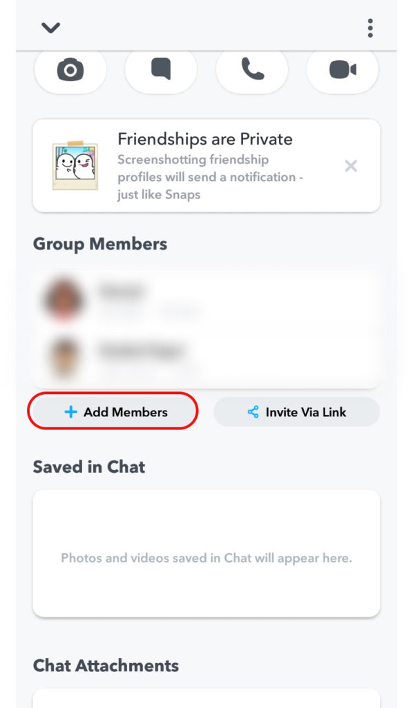 Comment ajouter des amis à une discussion de groupe sur Snapchat ?